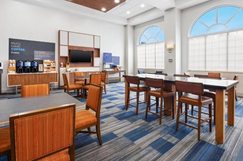 holiday inn express hotel and suites warrenton by ihg