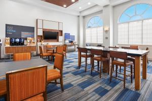 holiday inn express hotel and suites warrenton by ihg