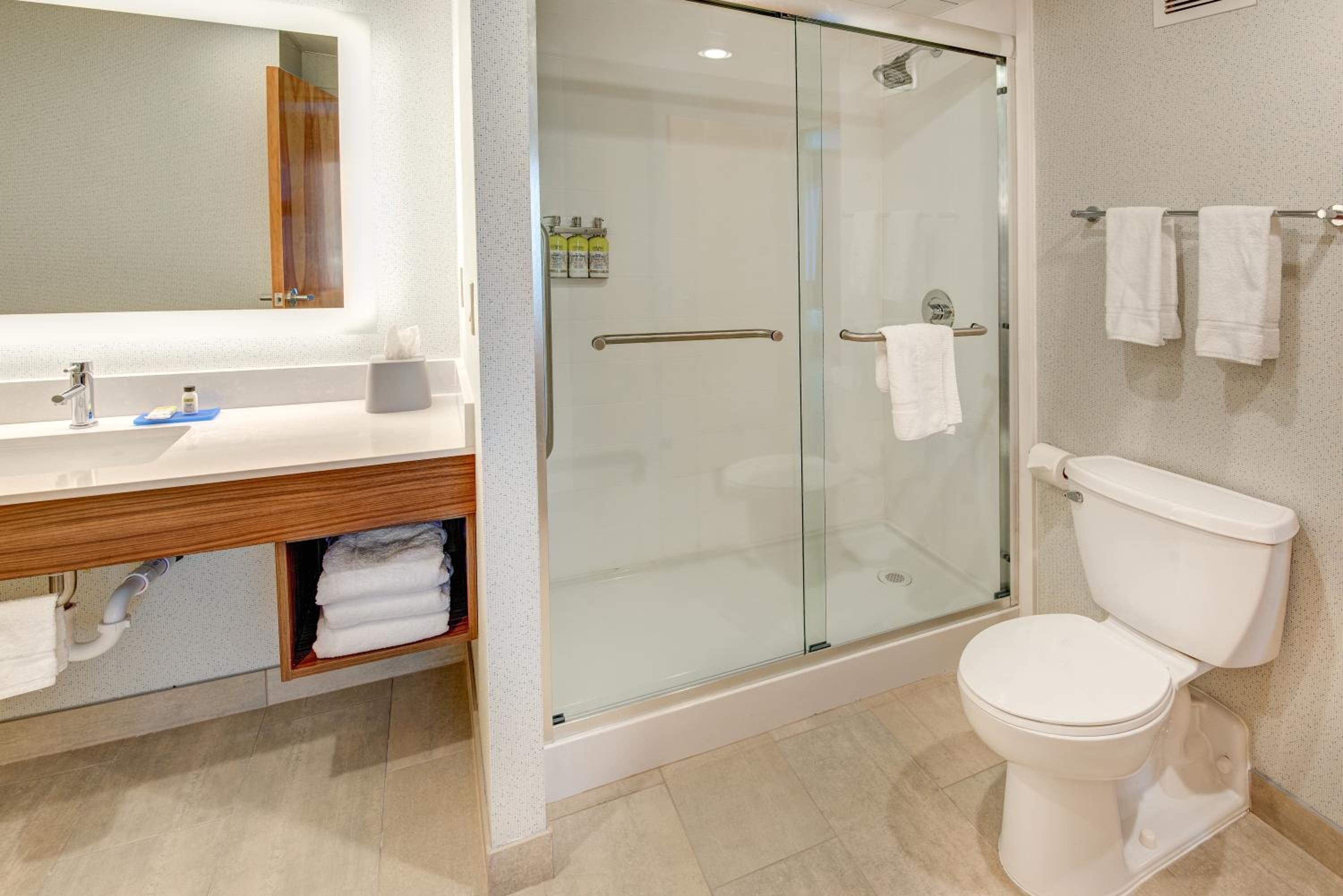 holiday inn express and suites west long branch eatontown
