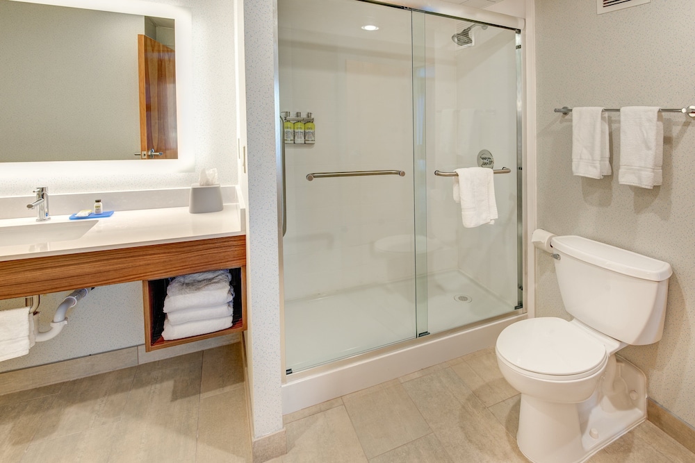 holiday inn express and suites west long branch eatontown