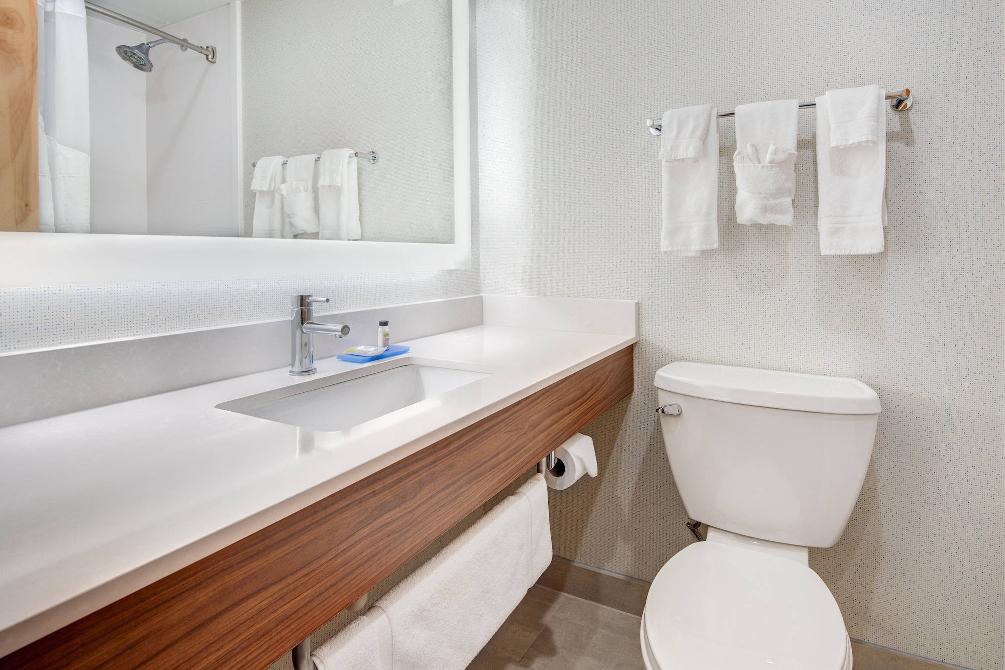 holiday inn express and suites west long branch eatontown
