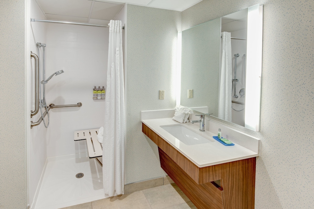 holiday inn express and suites west long branch eatontown