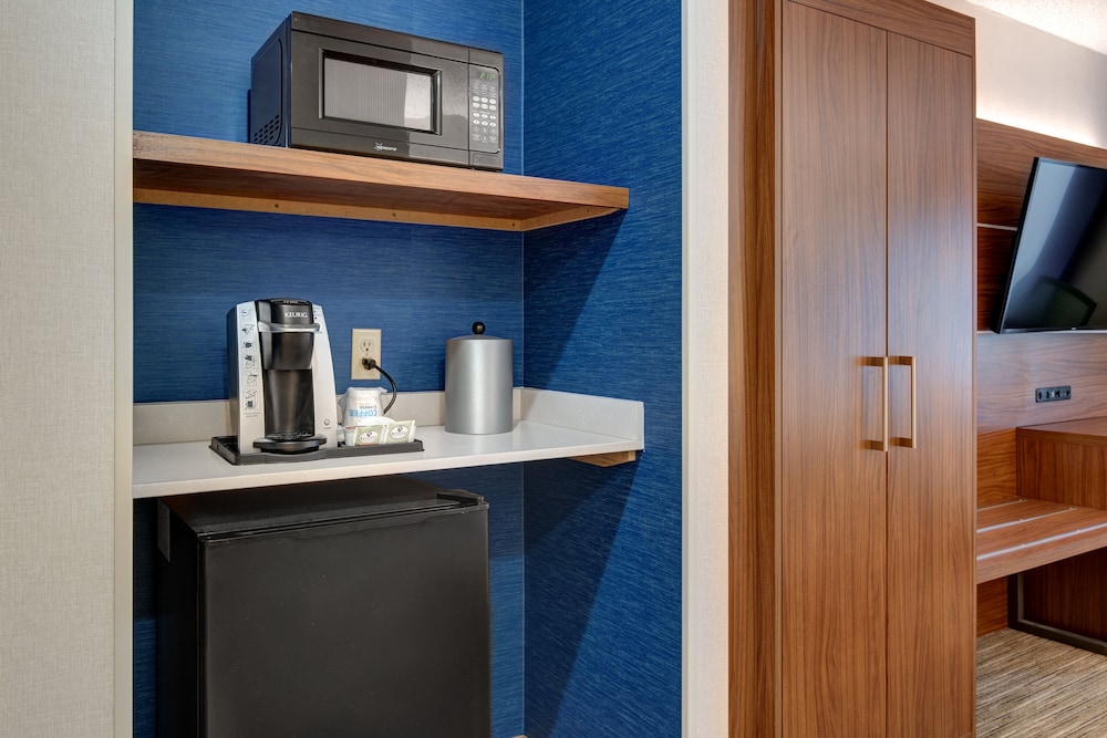 holiday inn express and suites west long branch eatontown