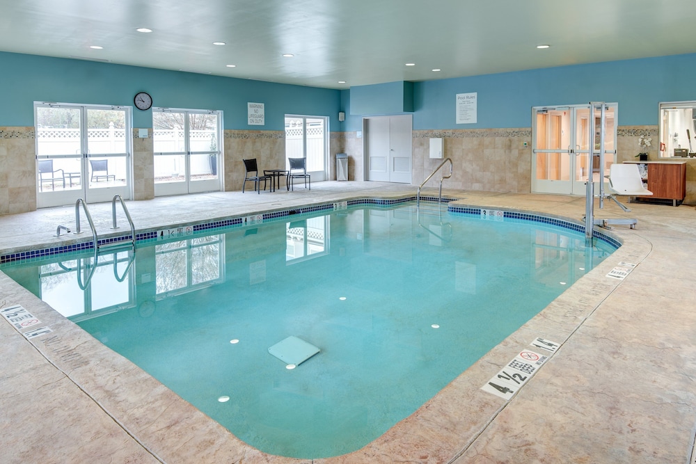 holiday inn express and suites west long branch eatontown