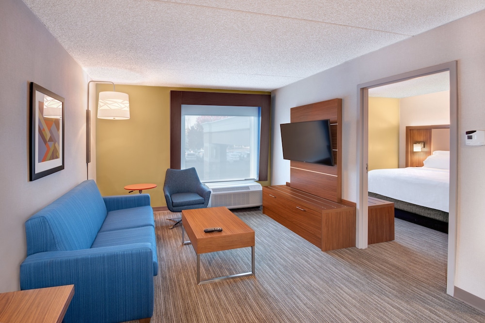 holiday inn express and suites west long branch eatontown