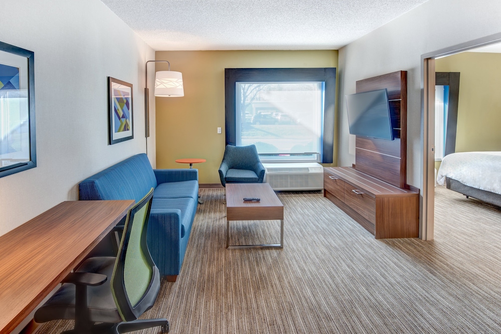 holiday inn express and suites west long branch eatontown