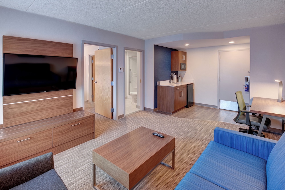 holiday inn express and suites west long branch eatontown