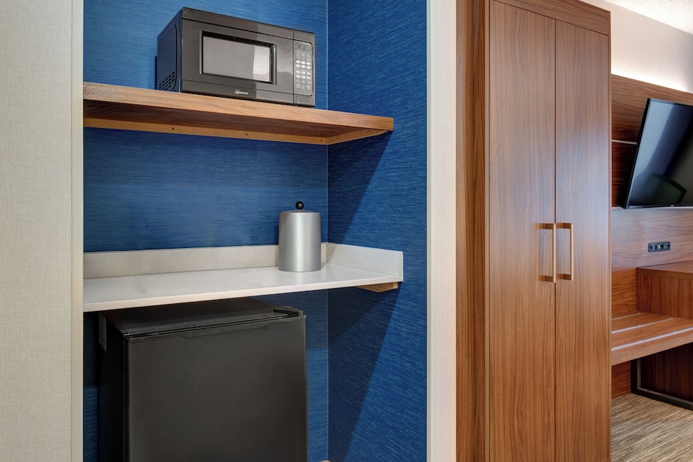 holiday inn express and suites west long branch eatontown