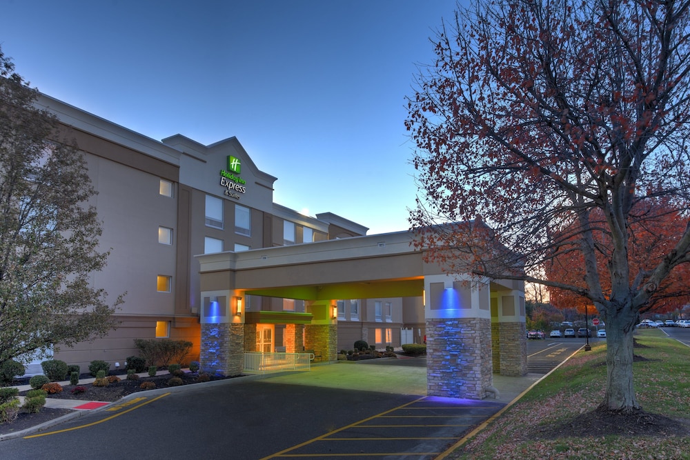 holiday inn express and suites west long branch eatontown