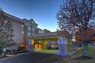holiday inn express and suites west long branch eatontown