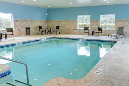 holiday inn express and suites west long branch eatontown