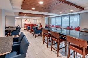 holiday inn express and suites west long branch eatontown