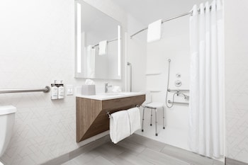 holiday inn express and suites williamsburg by ihg