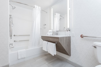 holiday inn express and suites williamsburg by ihg