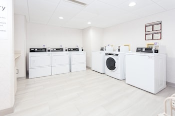 holiday inn express and suites williamsburg by ihg