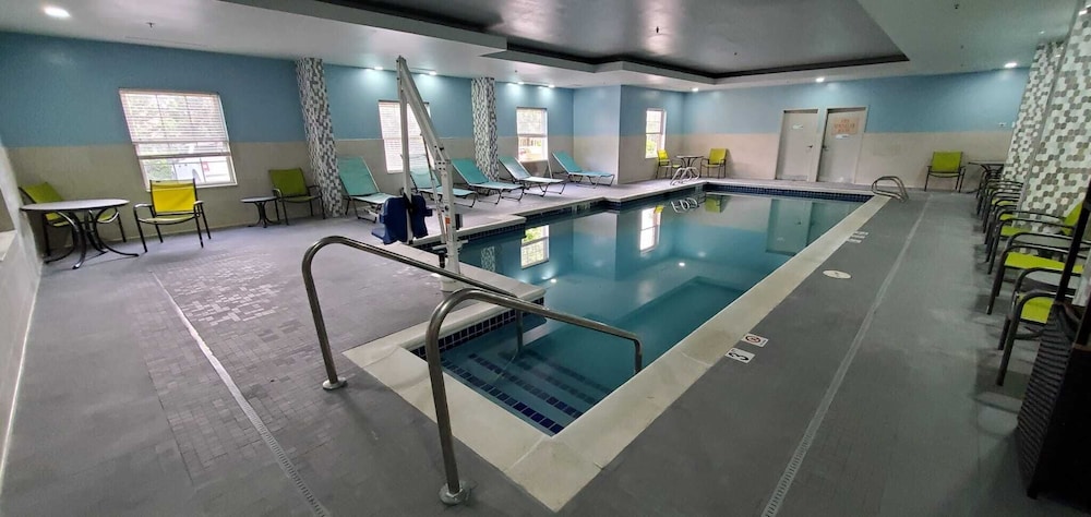 holiday inn express and suites williamsburg by ihg