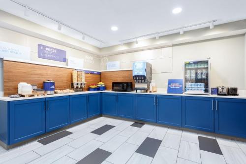 holiday inn express and suites williamsburg by ihg