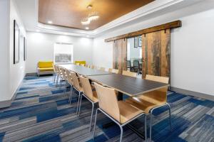 holiday inn express and suites williamsburg by ihg