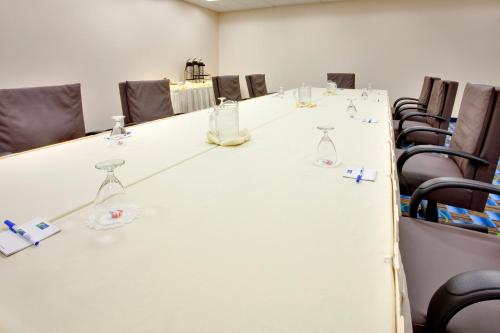 holiday inn express and suites williamsport by ihg