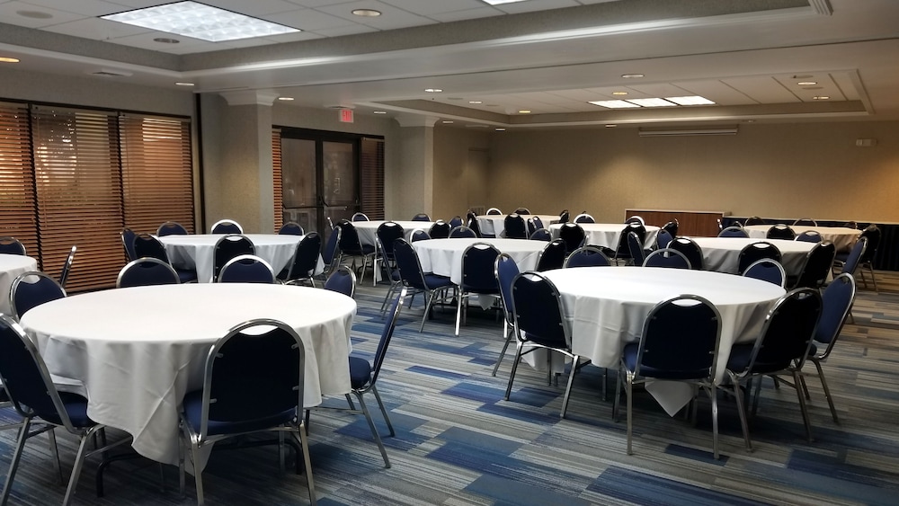 holiday inn express hotel and suites wilmington university ctr by ihg