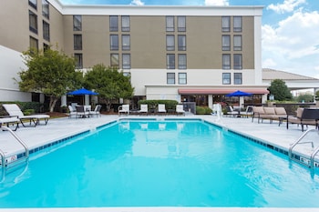 Holiday Inn Express Hotel & Suites Wilmington-University Ctr By Ihg,North Carolina>>Wilmington,3 star
