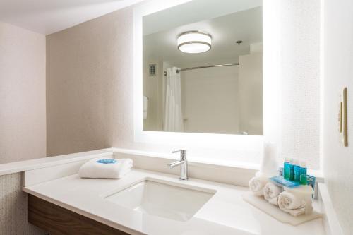 holiday inn express hotel and suites wilmington university ctr by ihg