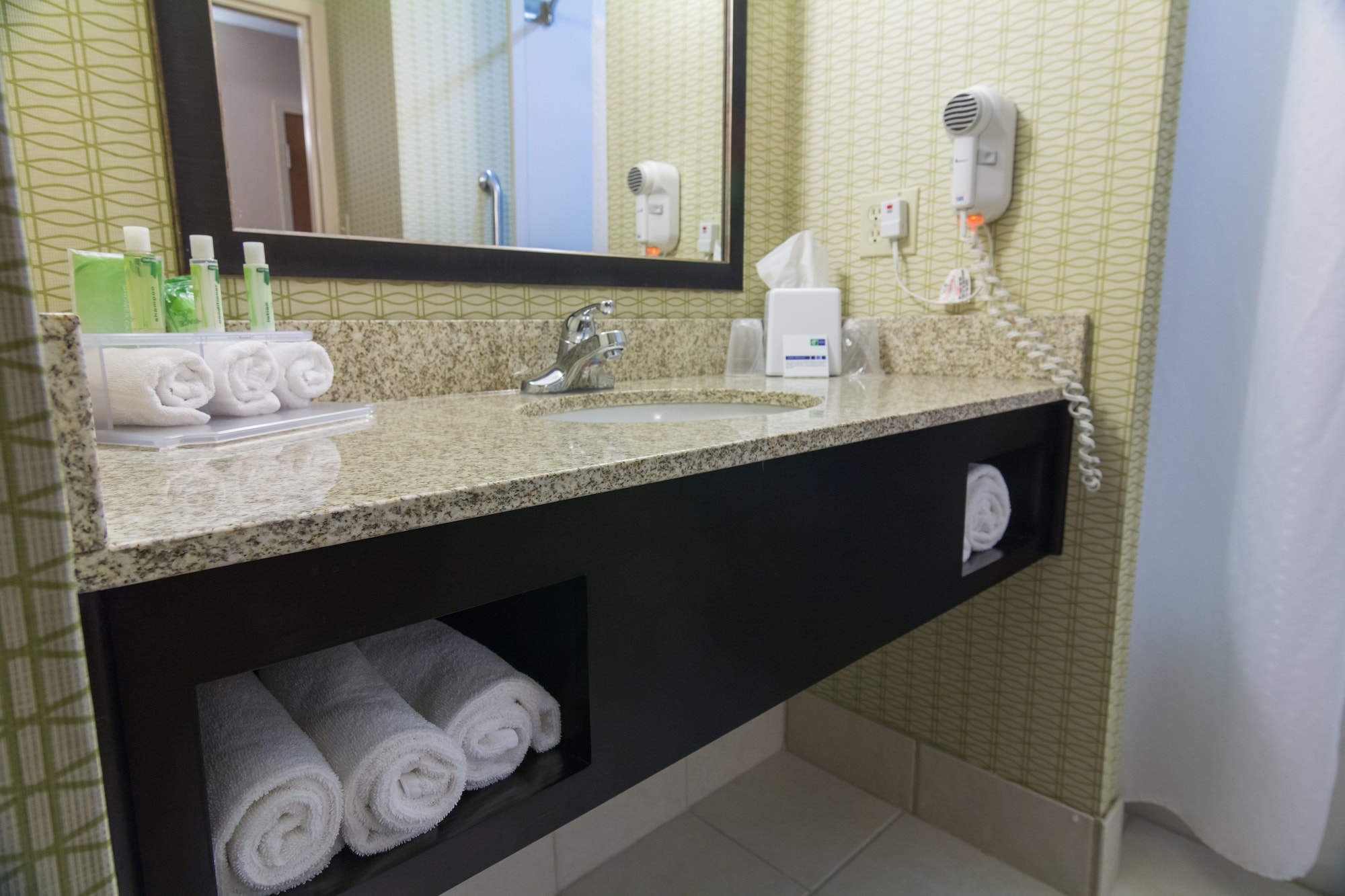 holiday inn express hotel and suites winchester by ihg