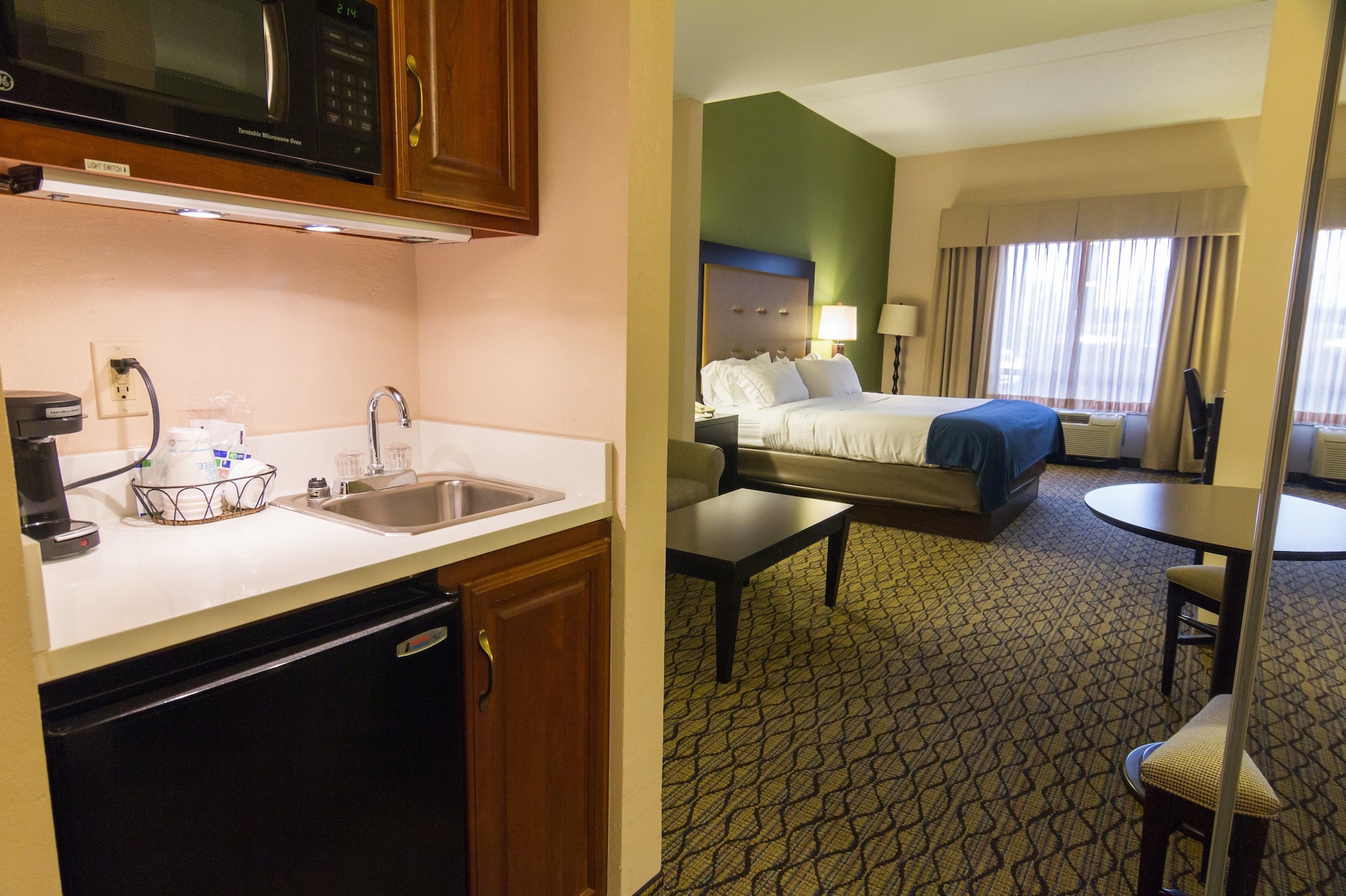 holiday inn express hotel and suites winchester by ihg