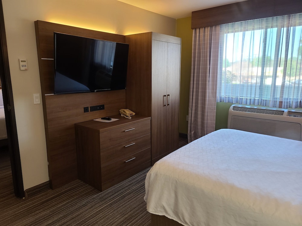holiday inn express hotel and suites woodland hills by ihg