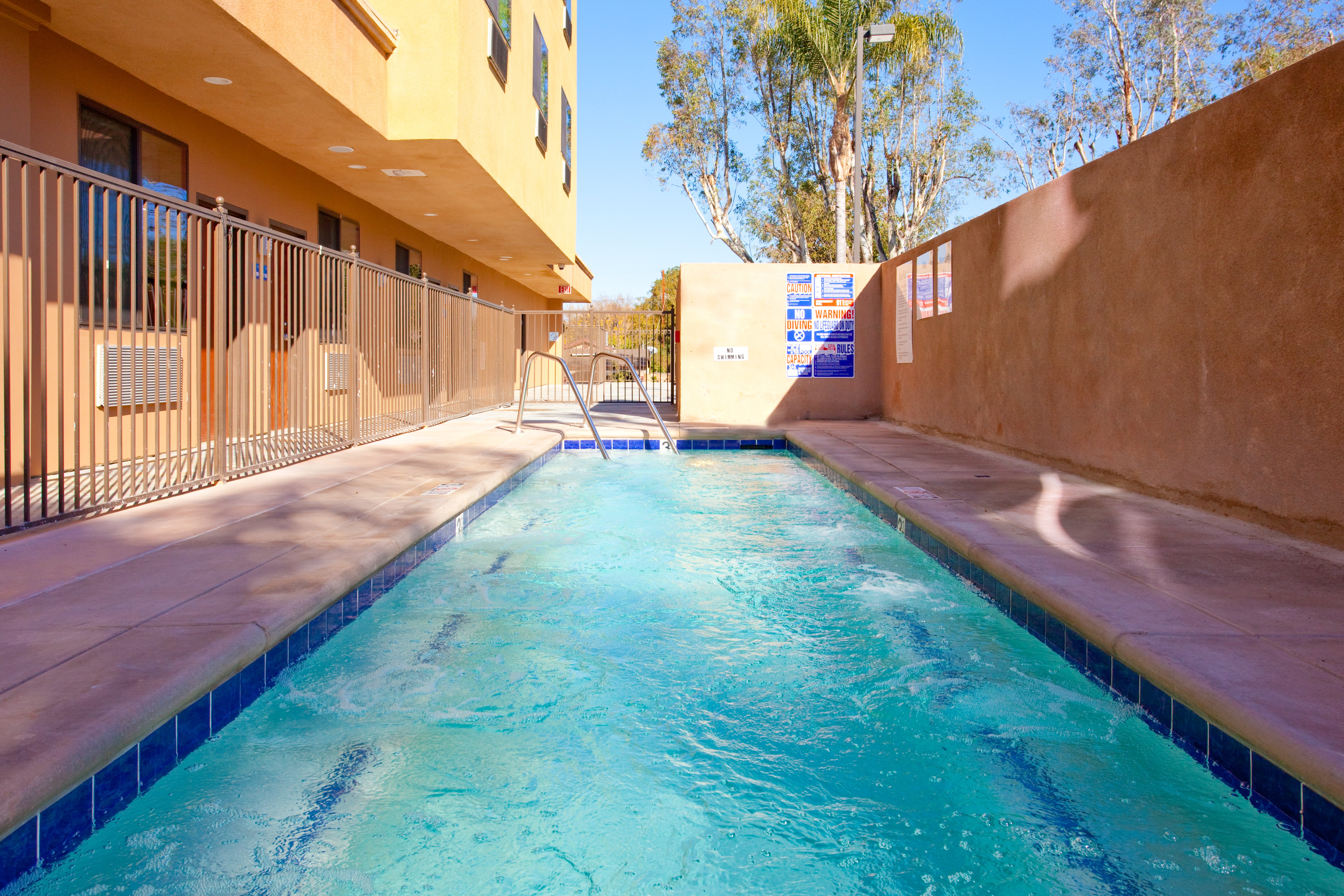 holiday inn express hotel and suites woodland hills by ihg