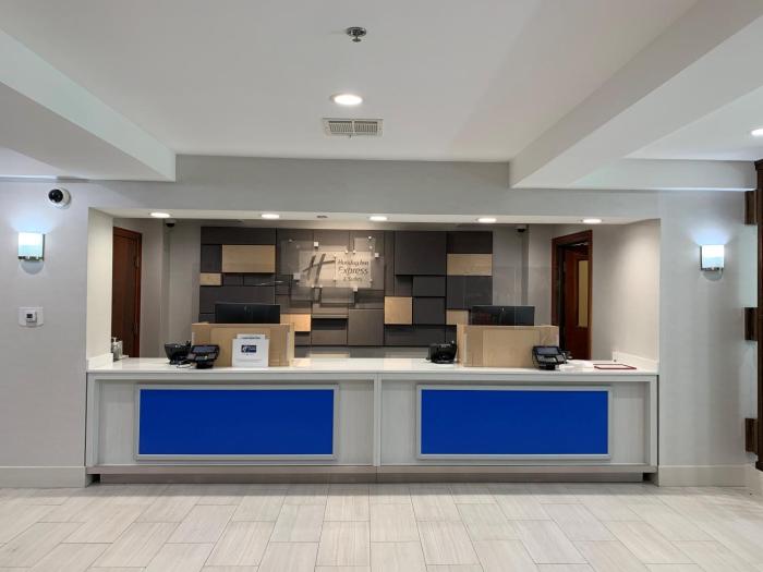 holiday inn express hotel and suites woodland hills by ihg