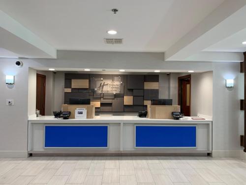 holiday inn express hotel and suites woodland hills by ihg