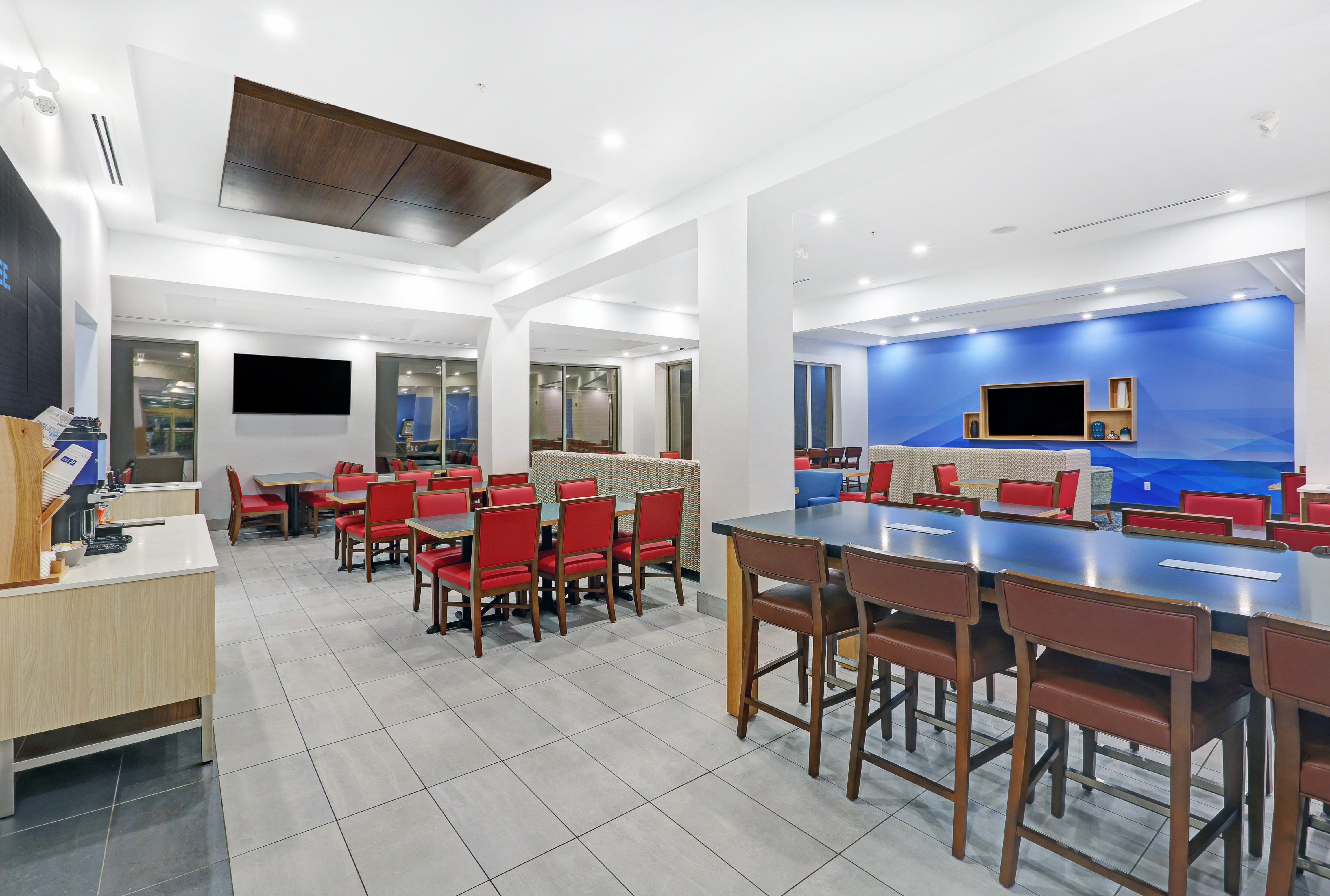 holiday inn express and suites woodstock south by ihg