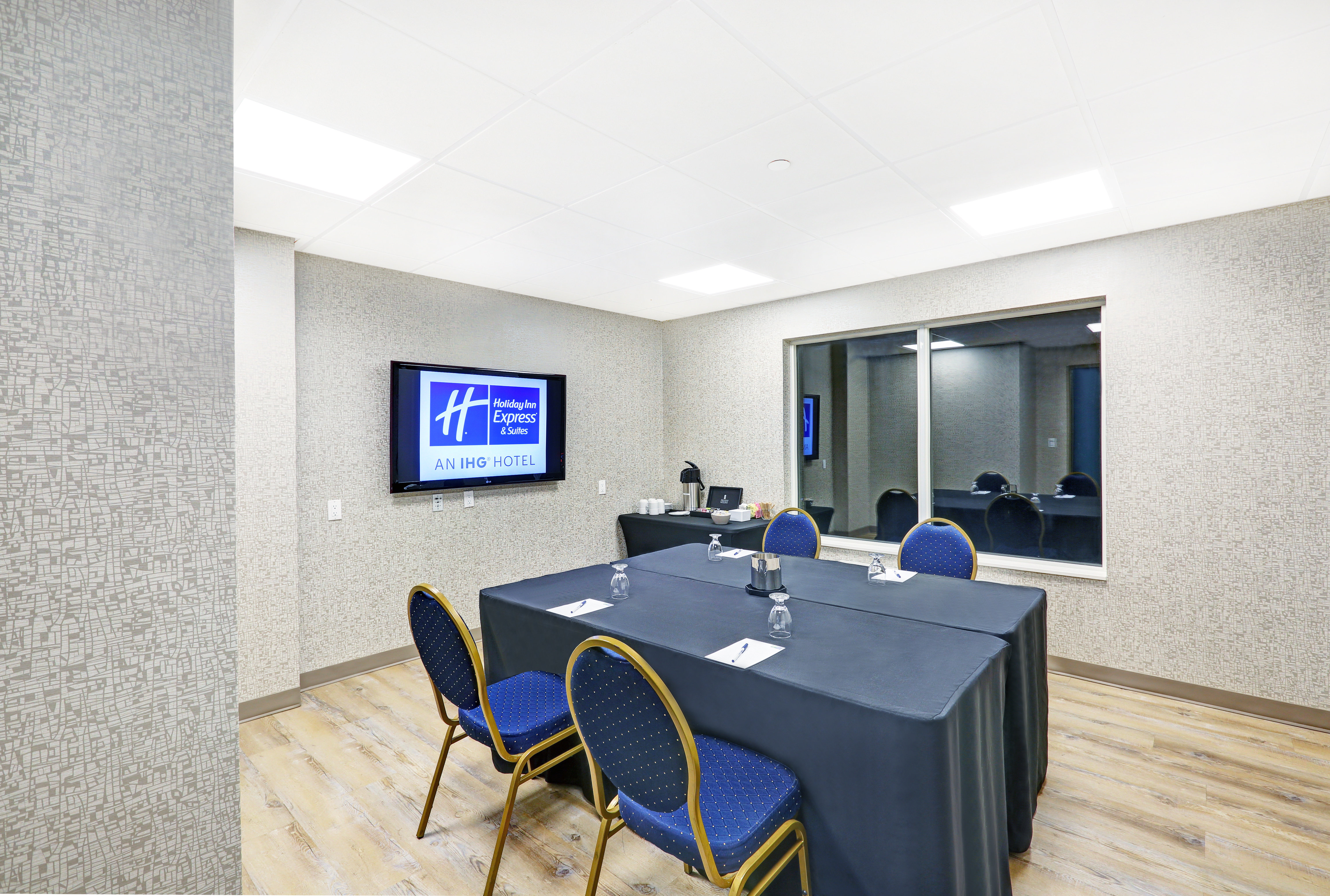 holiday inn express and suites woodstock south by ihg