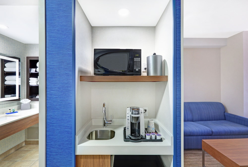 holiday inn express and suites woodstock south by ihg