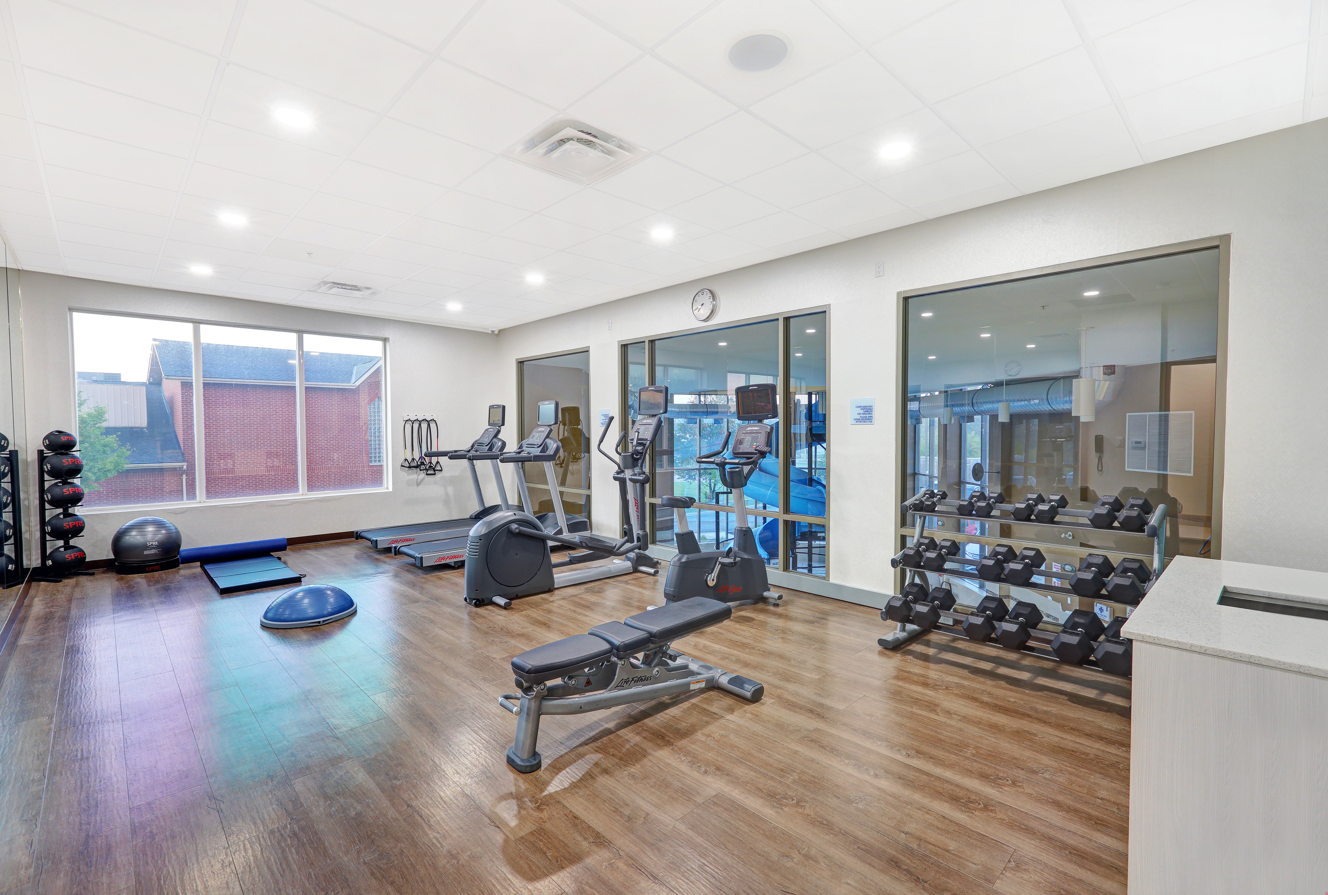 holiday inn express and suites woodstock south by ihg