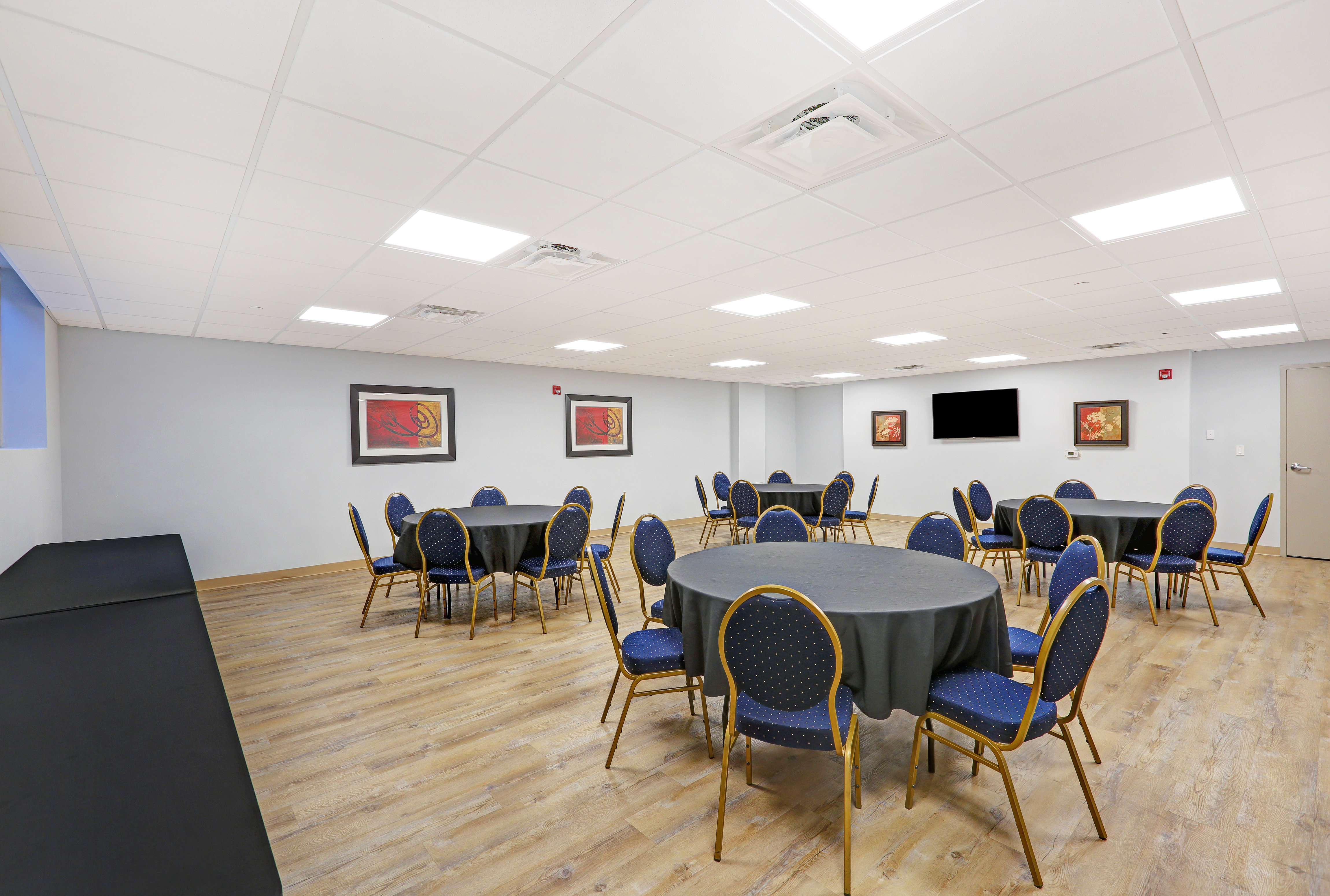holiday inn express and suites woodstock south by ihg