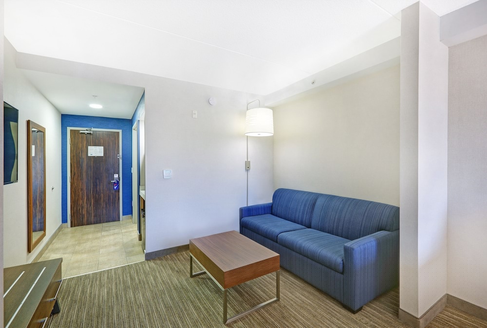 holiday inn express and suites woodstock south by ihg