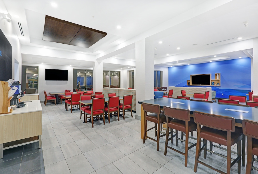 holiday inn express and suites woodstock south by ihg