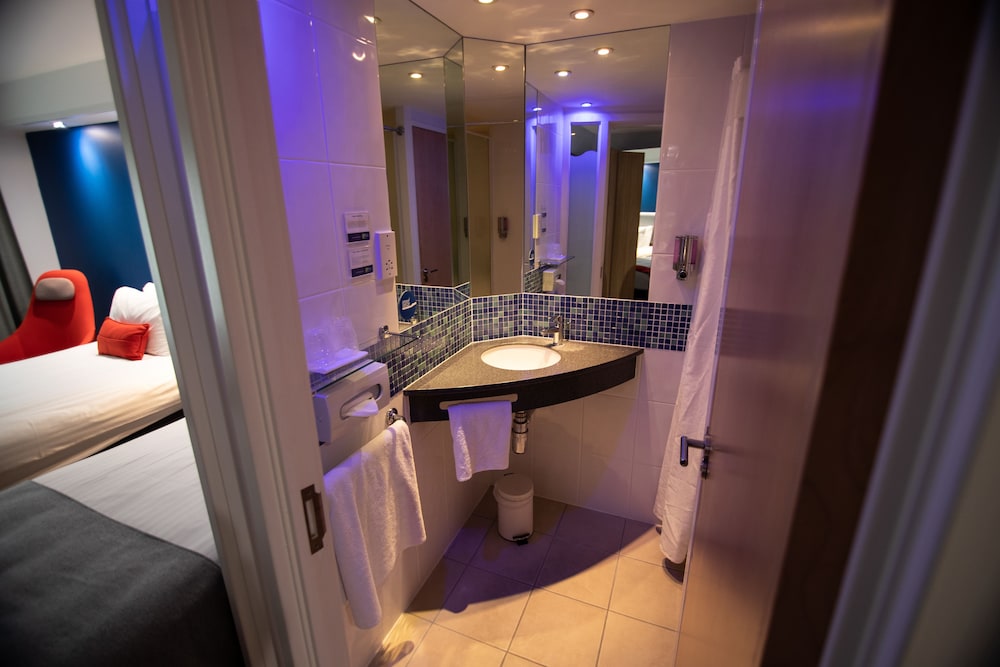 holiday inn express london stansted airport by ihg