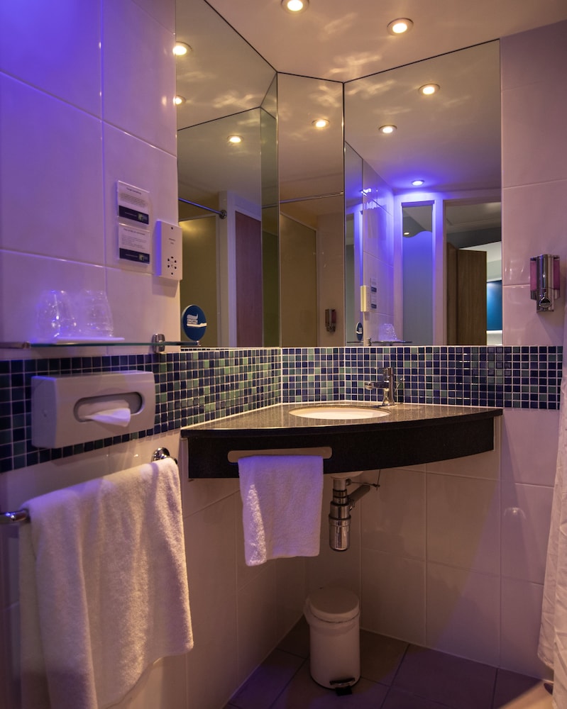 holiday inn express london stansted airport by ihg