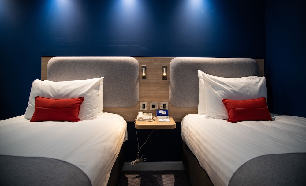 holiday inn express london stansted airport by ihg