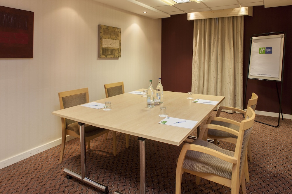 holiday inn express london stansted airport by ihg