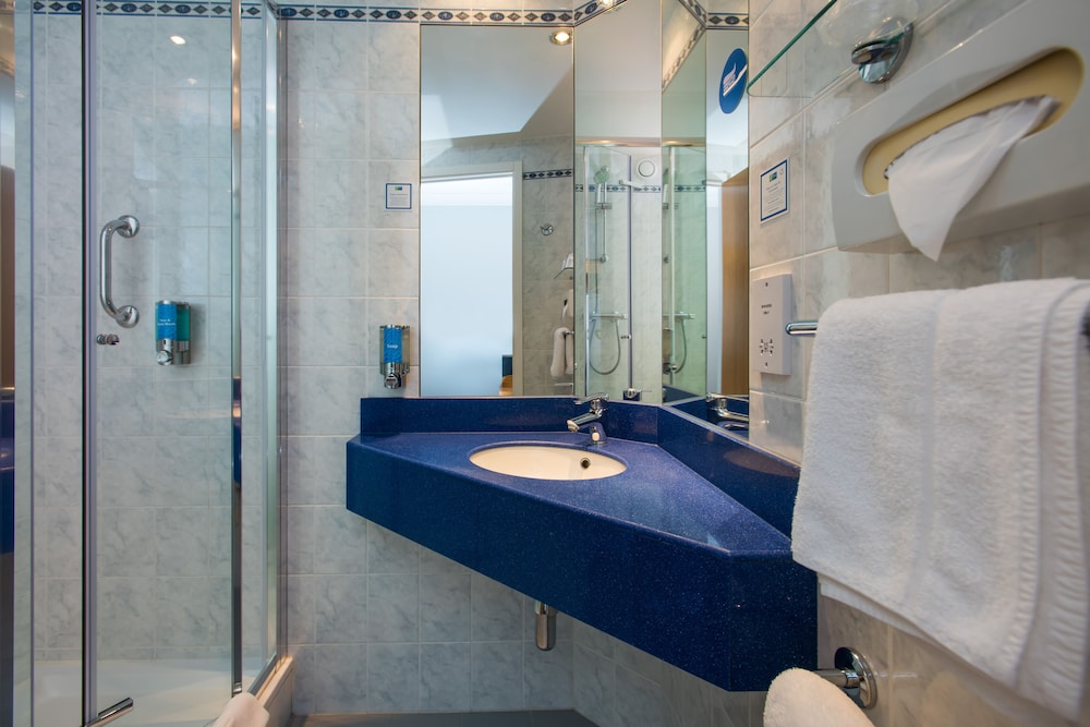 holiday inn express newport by ihg