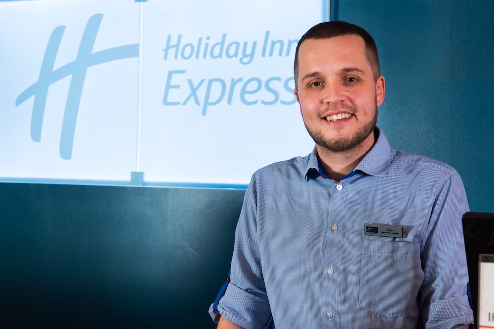 holiday inn express newport by ihg