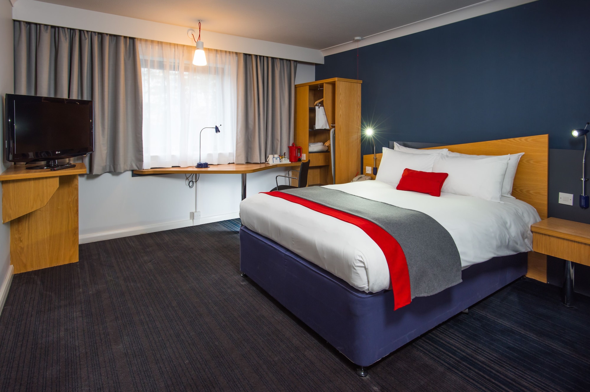 holiday inn express newport by ihg