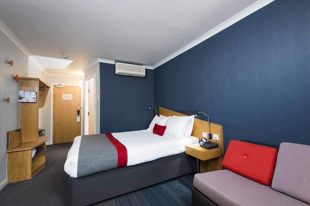 holiday inn express newport by ihg