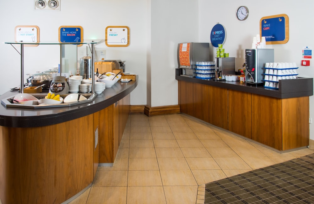 holiday inn express newport by ihg