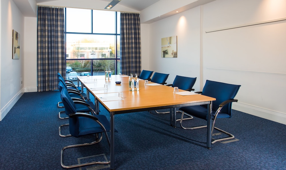 holiday inn express newport by ihg