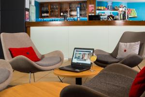 holiday inn express newport by ihg